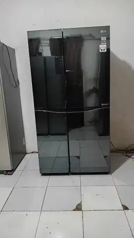 Dijual kulkas side by side merk LG mulus