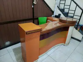 Dijual cepat MEJA ADMIN/KASIR,LEMARI HIAS DLL