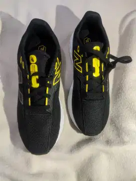 Sepatu jogging/running apa aja bisa New Balance size 42 (26,5cm)