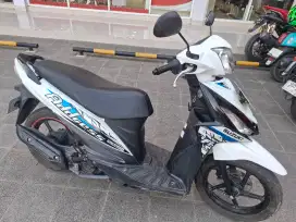 Suzuki Address putih hitam