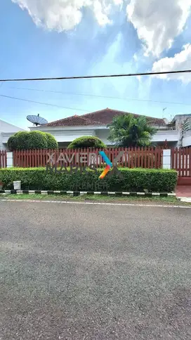 Rumah Tengah Kota Selangkah dari Ijen Area Gunung Klojen Malang