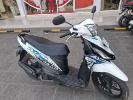 Suzuki Address Putih