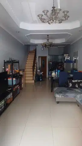 DIJUAL RUMAH BAGUS SIAP HUNI 3 LANTAI HARGA MURAH DI PERMATA PALEM