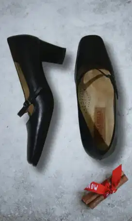 Sepatu Hell's merk Annabally