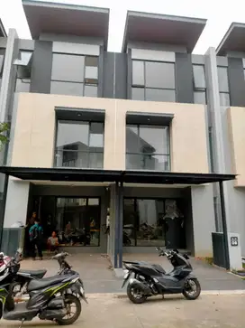 Rumah Citra 8, Cluster Lavia Jakarta Barat Luas 5x12 3 Lantai Ada AC