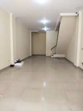 Ruko CBD Green Lake City Luas 4,5x15m 4 Lantai Rapi Lokasi Strategis