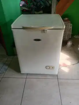 Dijual cepat freezer box