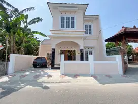 RUMAH 2 LANTAI, SIAP HUNI KLASIK MODERN DEKAT KAMPUS 4 UAD JOGJA