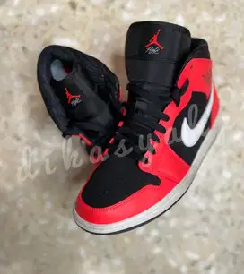 AIR JORDAN 1 MID