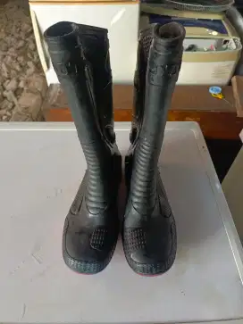 Sepatu boots moto