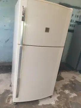 Di jual kulkas 2 pintu siap pakai
