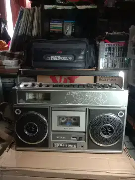 Vintage Boombox Fujisonic F-828