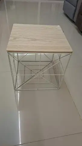 Hito Storage Table