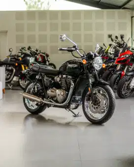 Triumph Bonneville T120 Jett Black 2021 Low Odo 1Rb Km