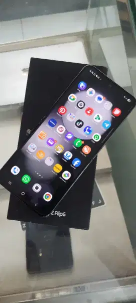 Samsung Galaxy Z Flip5 8/512GB