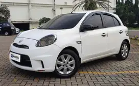 TDP 5,JT Nissan March 1.2 XS Bensin-AT Putih 2015