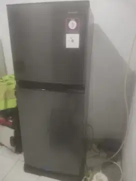Lemari es sharp 2 pintu edisi BU