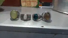 Cincin permata natural