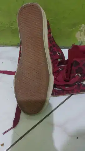 Sepatu vans bekas