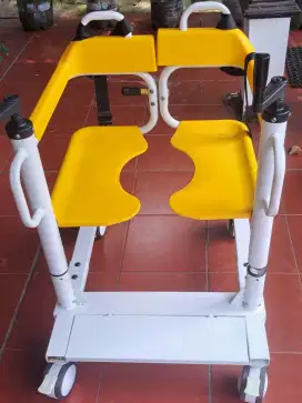 Kursi roda utk BAB