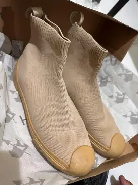 Sepatu charles and keith