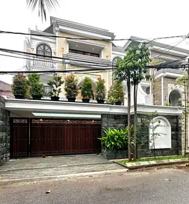 Rumah Luxury dalam Komplek Cilandak dekat MRT Fatmawati