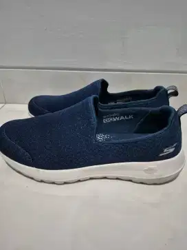 Sepatu SKECHER biru second
