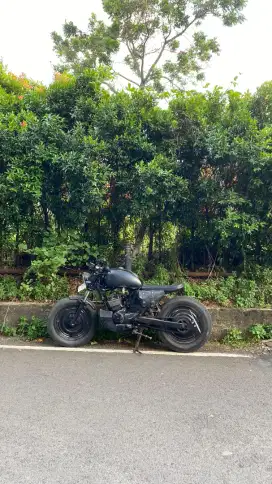 megapro mono 2012 custom bratstyle
