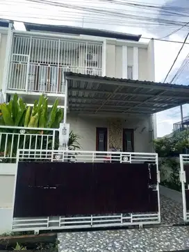 dijual rumah lantai 2 lokasi ubung kaja