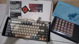 Keyboard Fantech atom pro 83 (saturn) dan Akko creamy blue pro switch