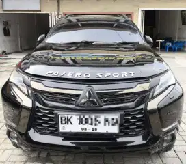 Pajero Dakar 4x2 AT Hitam 2018