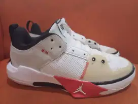 Sepatu basket Air Jordan One take 5 like new