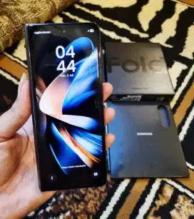 Samsung Zfold 4 12/256 sein.
