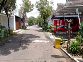 Rumah minimalis siap huni strategis cluster teramai di Sentul city