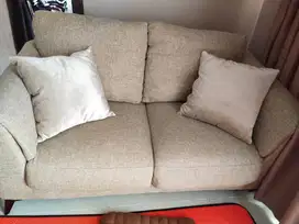 Sofa Minimalis 2-Seater Like New — Cocok Untuk Apartemen