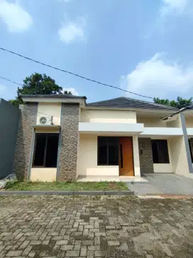 2 JUTA LANGSUNG AKAD 3 KAMAR TIDUR RUMAH SIAP HUNI DKT TOL CIMANGGIS