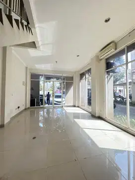 Sewa dan Jual Ruko Hoek di Grand Galaxy Bekasi siap huni tidak banjir