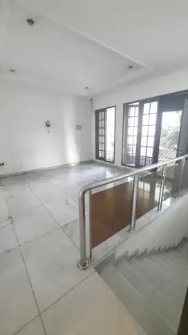 Disewakan Rumah Muara Karang Hadap Selatan