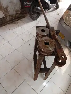 Roll besi/pembengkok besi