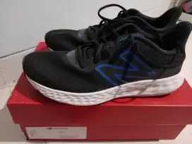 Jual sepatu New Balance warna hitam , ukuran 11