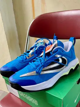 Sepatu Nike Basket Nike Giannis Immortality size 42.5