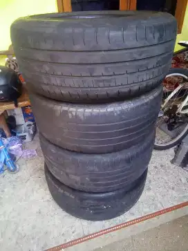 Ban bekas innova
