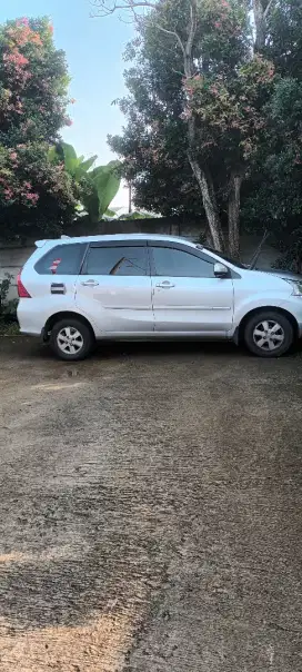 Dijual mobil xenia