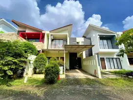Rumah 2 Lt Asri 6 Menit ke Gerbang Tol Cibubur 2 Hadap Timur J-22501