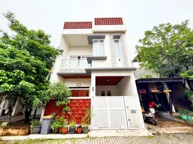 Rumah 3 Lantai Ada Rooftop Akses Dekat Stasiun Cibinong LB 250 J-22606