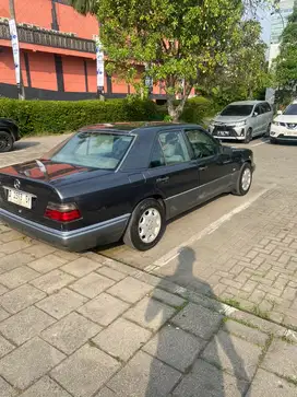 Mercedes-Benz E220 1994 Bensin