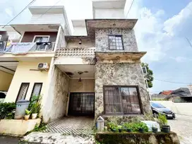 Rumah Hook 2 Lantai di Jagakarsa 6 Menit ke Stasiun Siap Huni J-23072