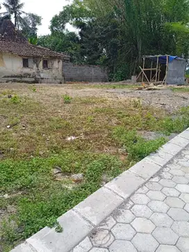 Tanah Istimewa Barat Tugu Jogja di Jl. Jambon Jogja
