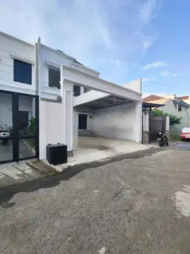 Rumah baru strategis di komplek pondok bambu jakarta timur