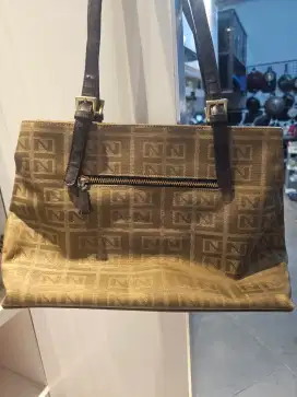 Tas brandet kondisi mulus